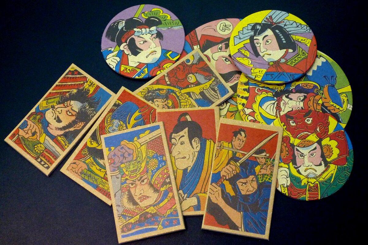 Так выглядели карточки мэнко - прародителя кэпсов. Фотография с сайта wikipedia.org