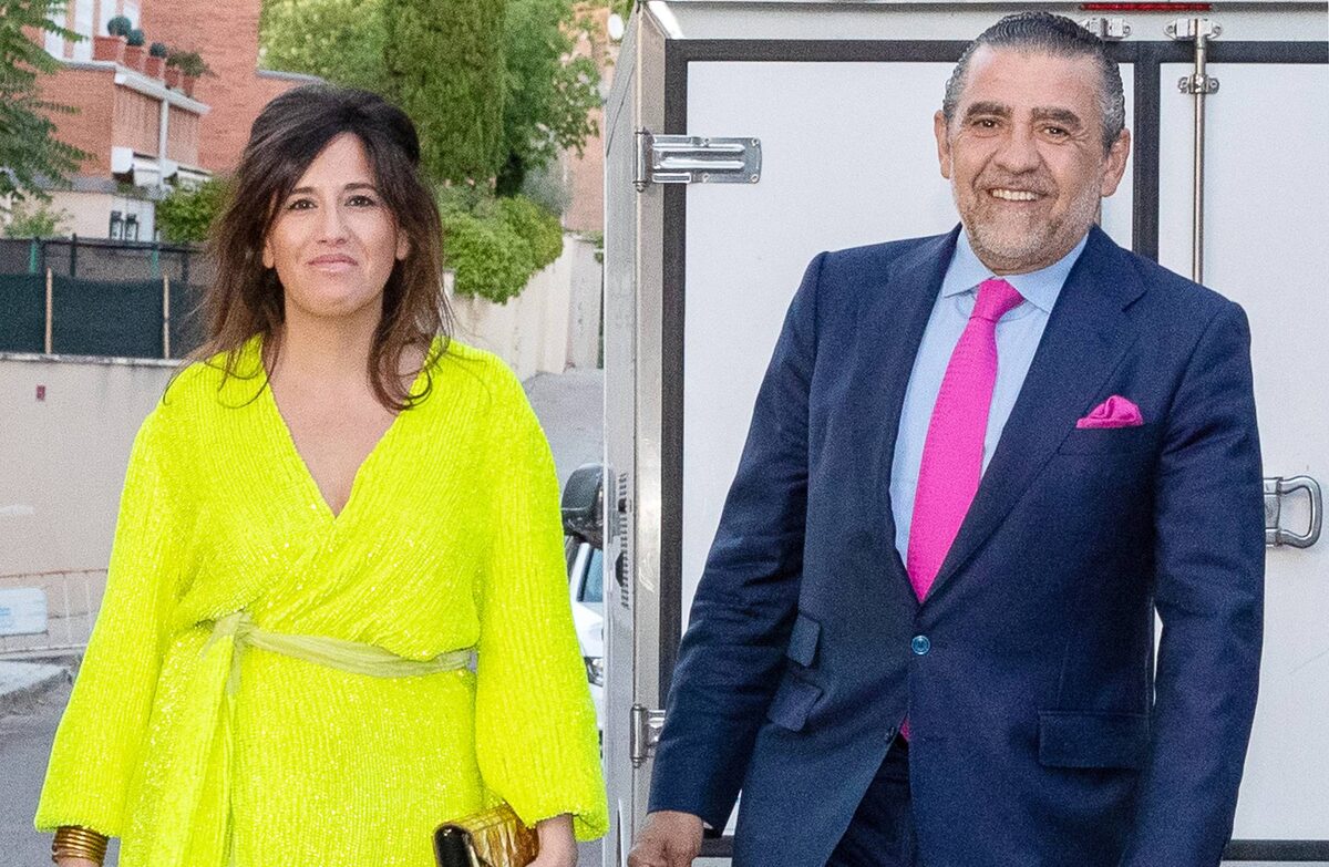 Хайме Мартинес-Бордиу и Марта Фернандес в июне прошлого года в Мадриде.  https://avatars.mds.yandex.net/get-zen_doc/1678002/pub_5db08aedbc251400ae3f2104_5db08d811d656a00ad0798e4/scale_600  