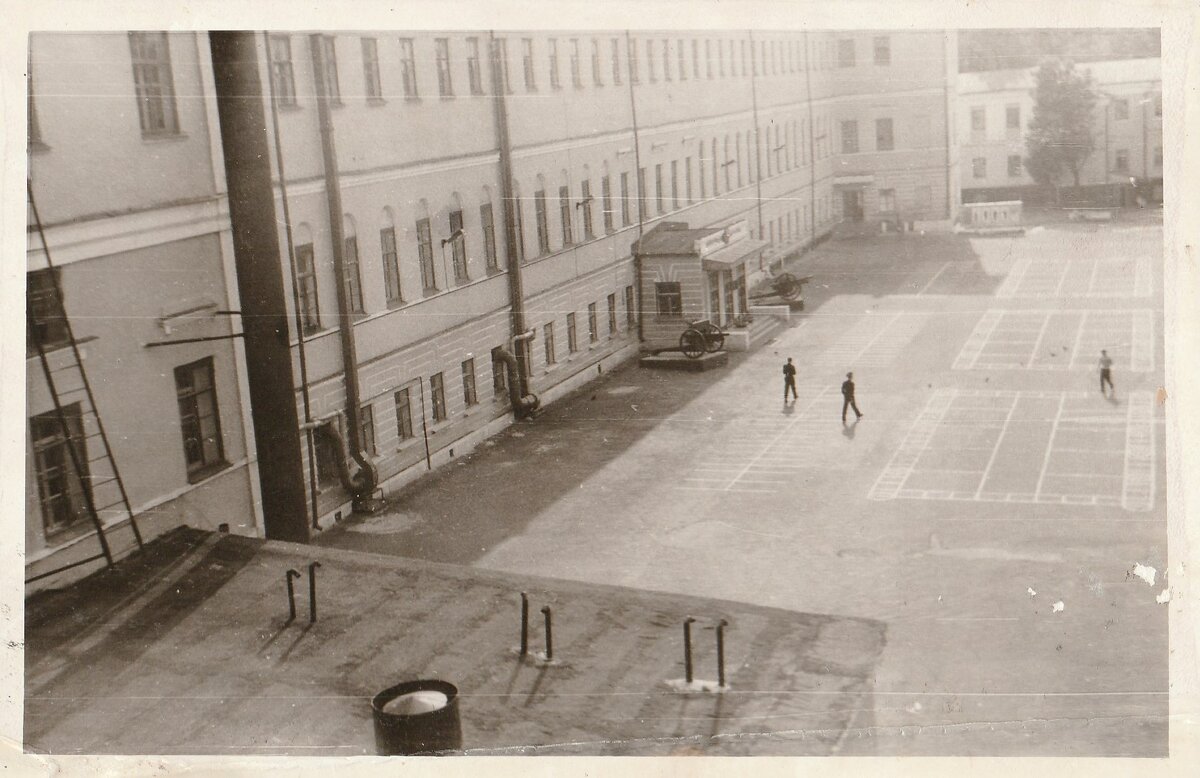 Плац Казанского суворовского военного училища, 1992 год. Фото из личного архива.