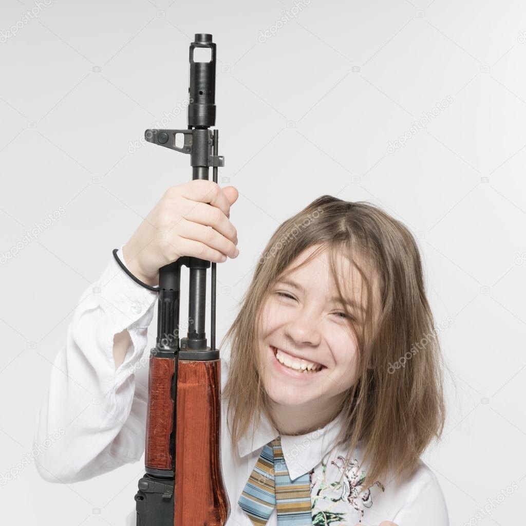 https://st2.depositphotos.com/2927537/10681/i/950/depositphotos_106812884-stock-photo-girl-holding-kalashnikov.jpg