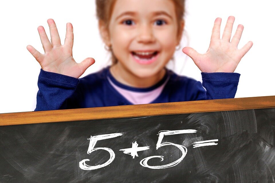 https://cdn.pixabay.com/photo/2017/06/09/15/50/learn-2387228_960_720.jpg