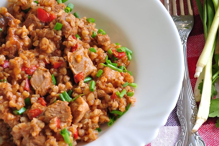 Фото любезно предоставил сервис Яндекс.Картинки, но это одно из моих любимых блюд - гречка с мясом