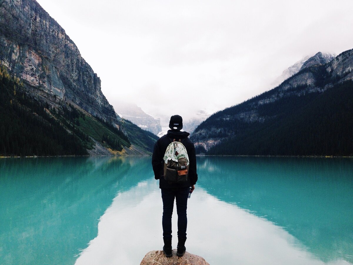 https://pixabay.com/ru/photos/лица-горное-озеро-отражение-бирюза-984282/