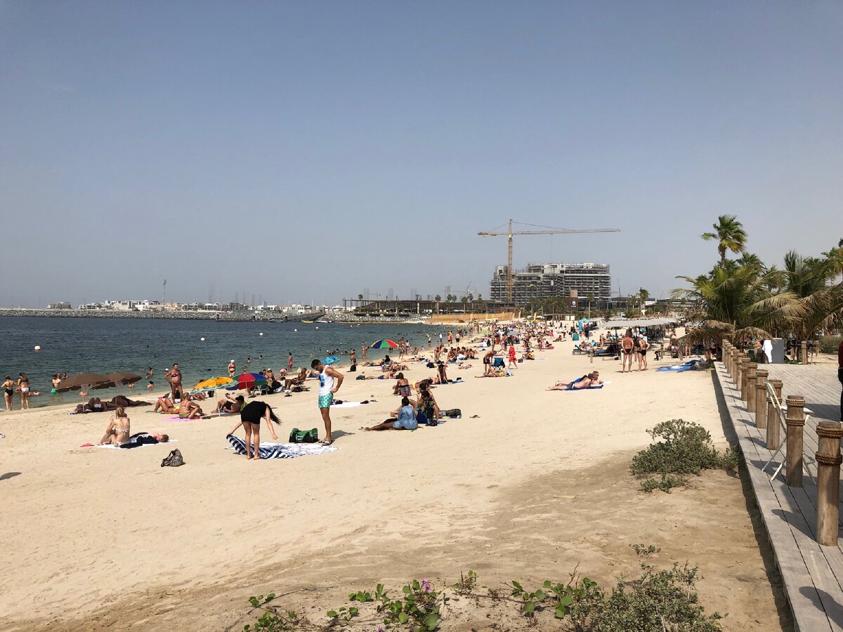 Пляж Ле Мар (стройка, куча народу и  грязное море)