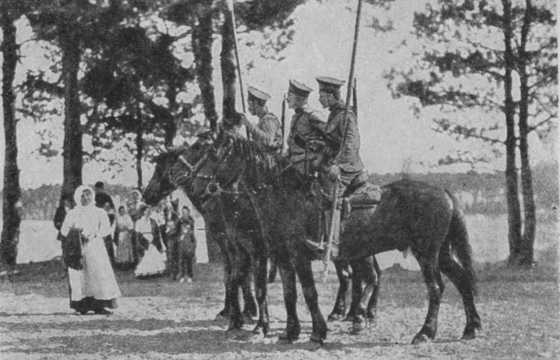 Русские всадники - в руках пики, в ножнах шашки, винтовки за спиной. Источник: topwar.ru