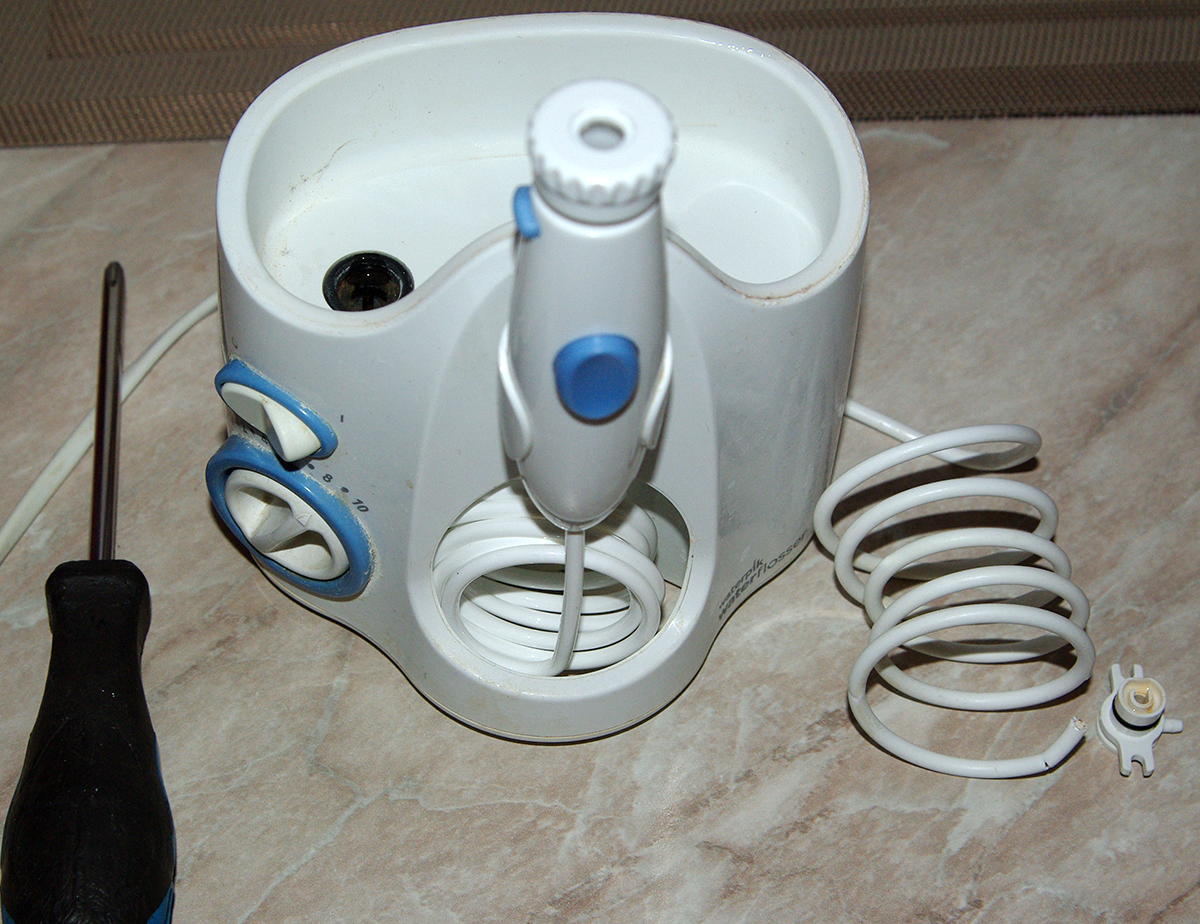 Ирригатор wp 100. Трубка для ирригатора Waterpik. Ручка шланг ирригатора Waterpik. Ингалятор Waterpik. Ручка ирригатора Waterpik разобрана