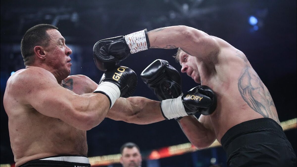 источник фото: yandex.ru/images/. Александр Емельяненко против Михаила Кокляева