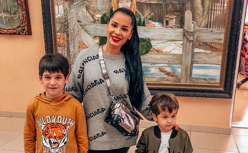 Юля Салибекова с сыновьями Роланом и Эльдаром 
​Фото: «Инстаграм»
