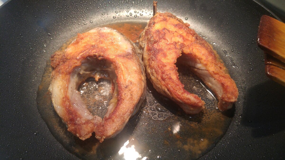 Жаренный сазан очень вкусный и очень вредный!