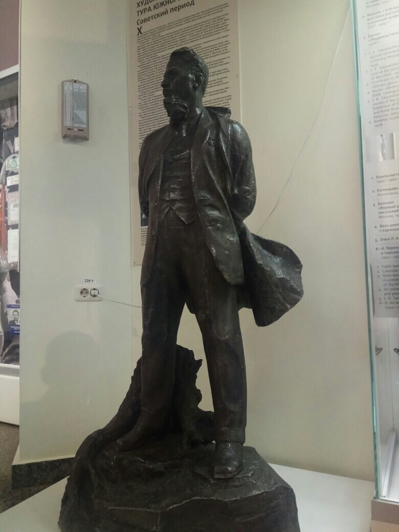 Рабочий вариант памятника И.В. Курчатову работы А.С. Гилева в экспозиции Государственного исторического музея Южного Урала