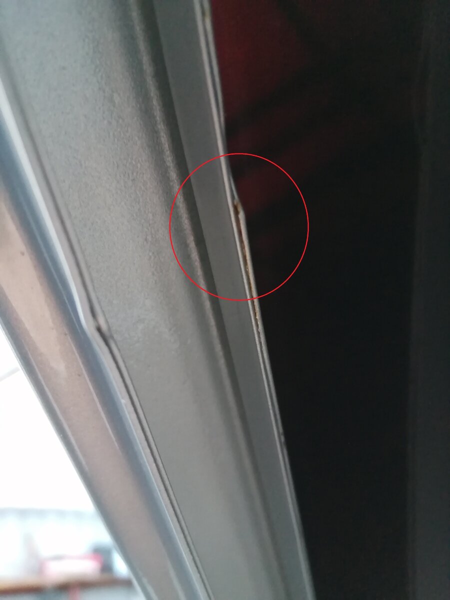 Цвет больше похож на ржавчину, чем на воск.