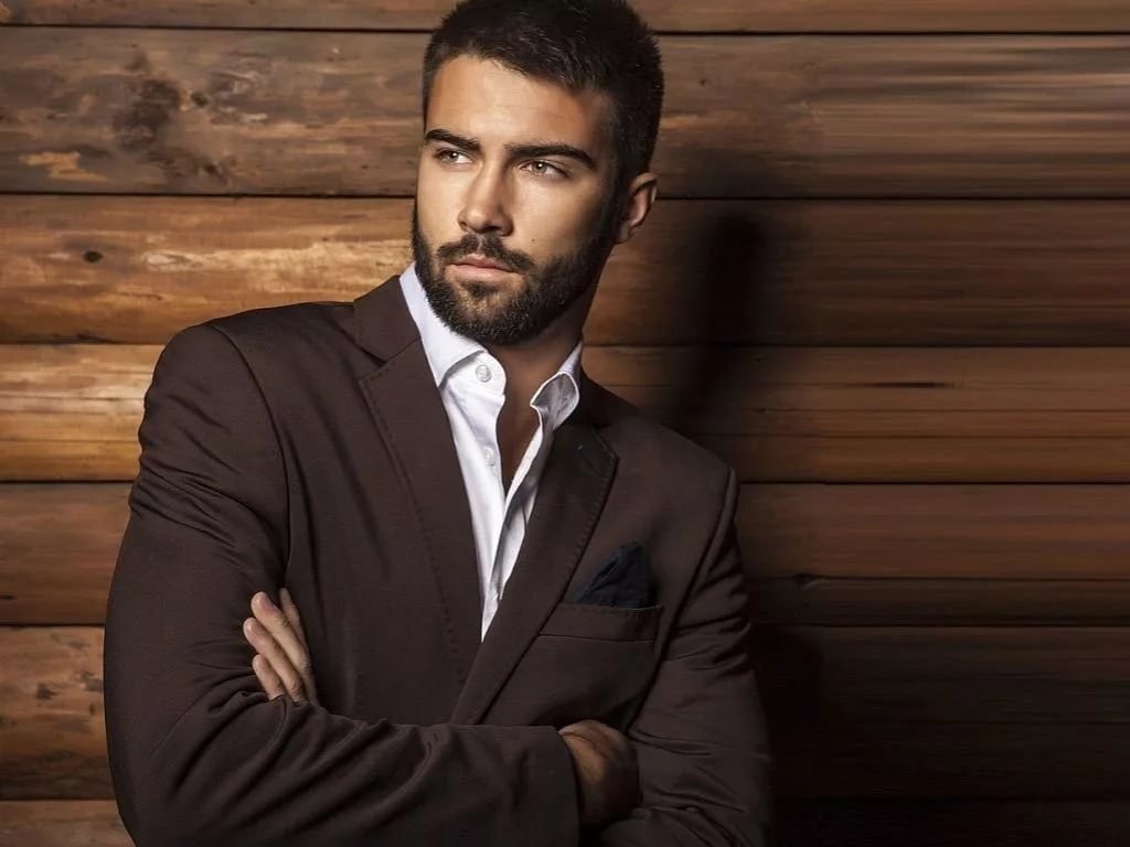 Сами того не осознавая, представители обеих полов приписывают физически привлекательным людям положительные качества....