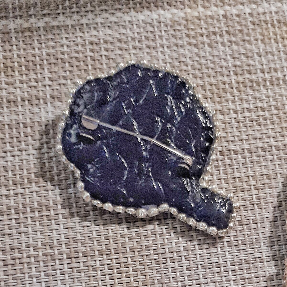 Брошь с изнаночной стороны