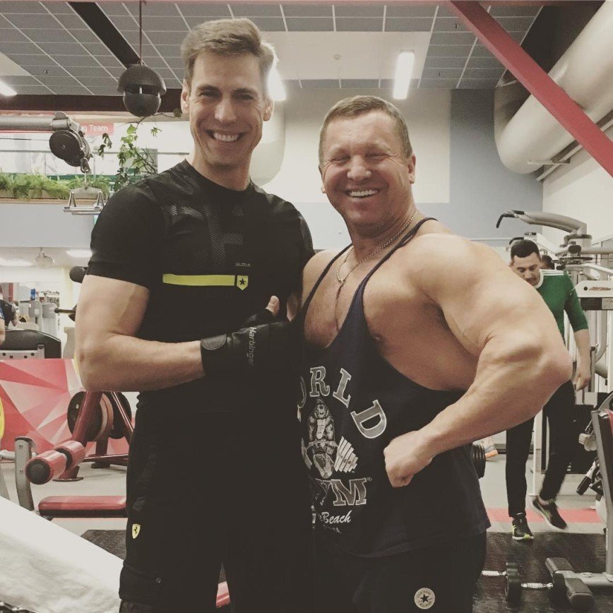 Дмитрий Дюжев предпочитает ходить в залы и держать себя в форме 