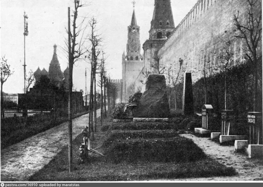 Революционный некрополь у Кремлевской стены, 1927 год