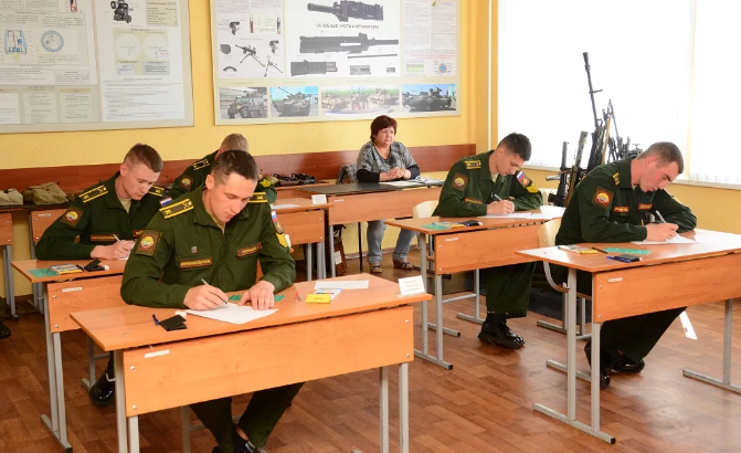 Военное училище новосибирск. Вакансии в военном училище. Курсанты двоку благовещенск. Тверское суворовское военное училище. Курсанты военных вузов.