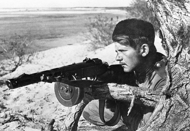 солдат и ппш.