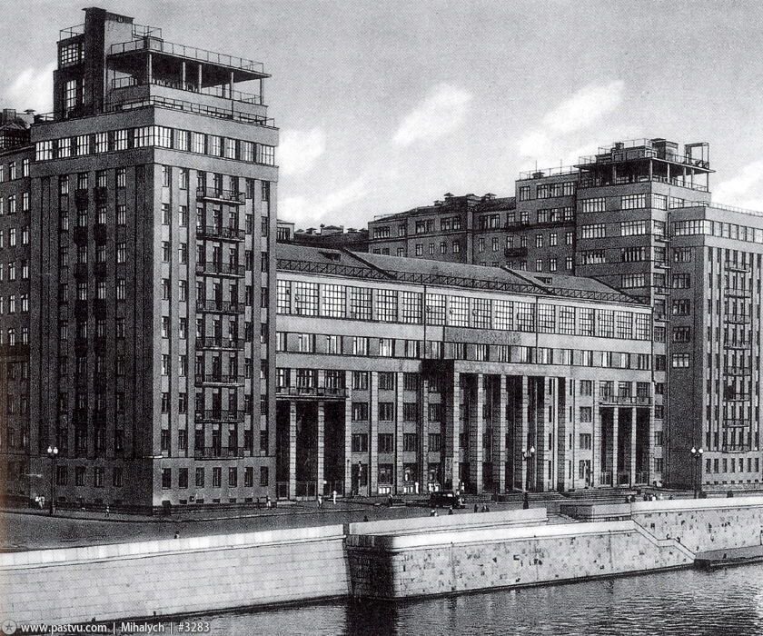 Дом на набережной. Клубная часть. Фото с сайта pastvu.com