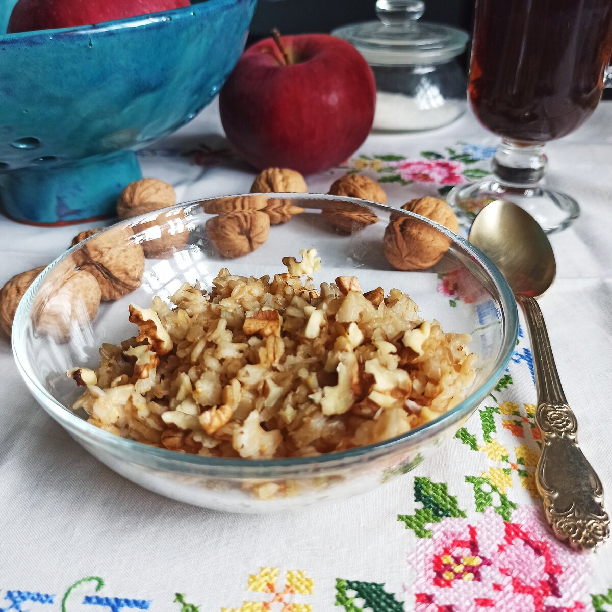 Овсяные хлопья "монастырские" с орехами.