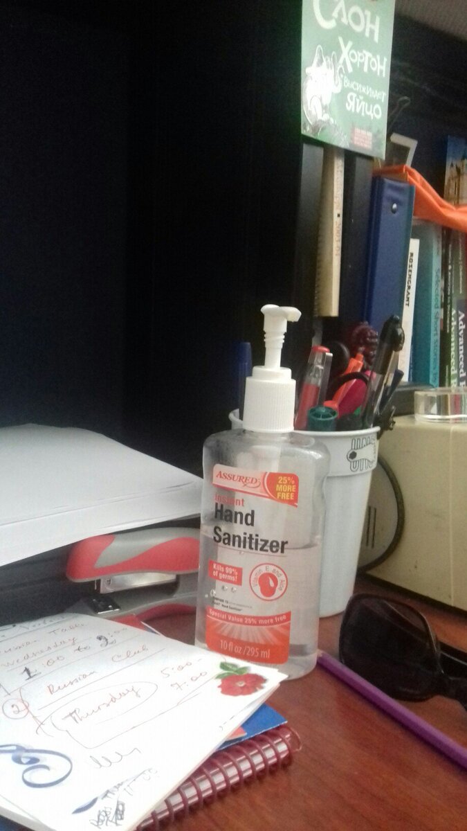 Такой гель есть практически на каждом рабочем столе 