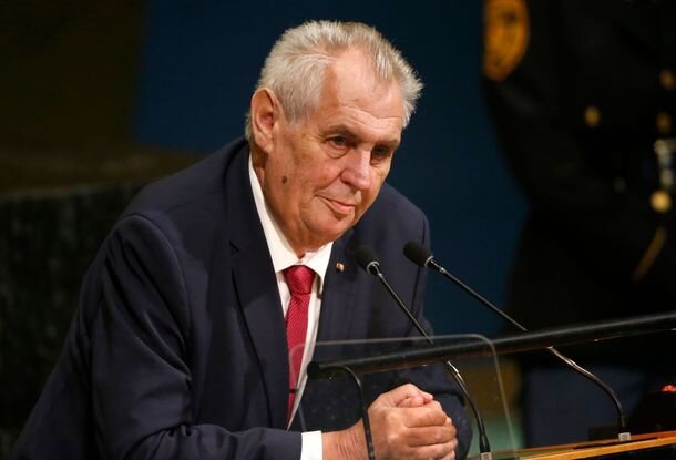  Милош Земан решил сделать заявление из-за ситуации, вызванной распространением нового типа коронавируса COVID-19. Обращение можно было увидеть вечером 19 марта на телеканале Prima.