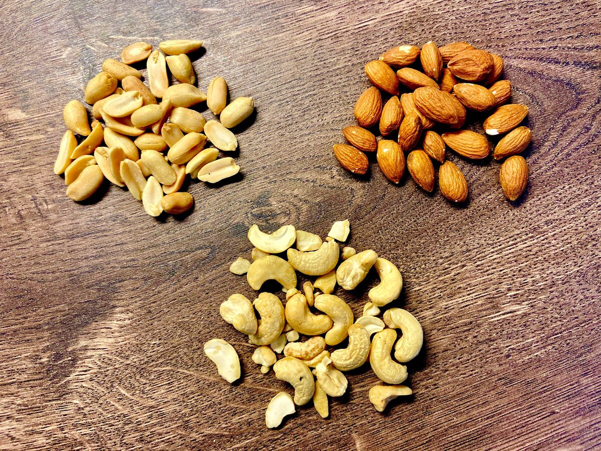 Арахис, миндаль и кешью