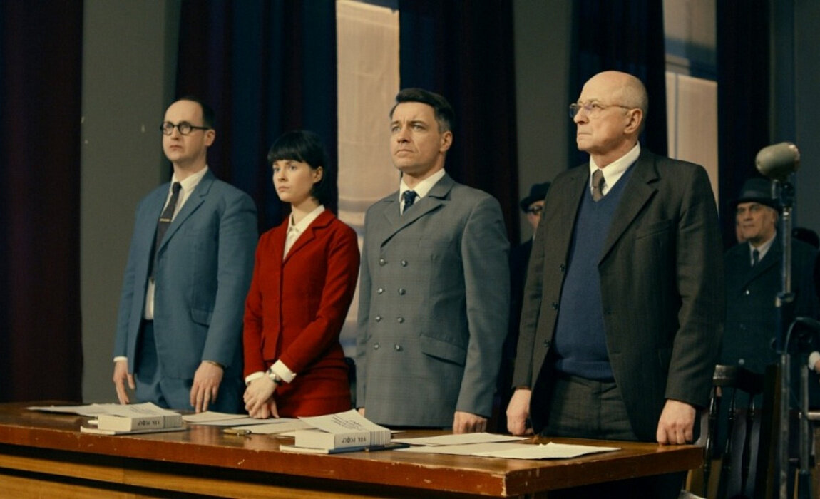 Встать. Суд идет.