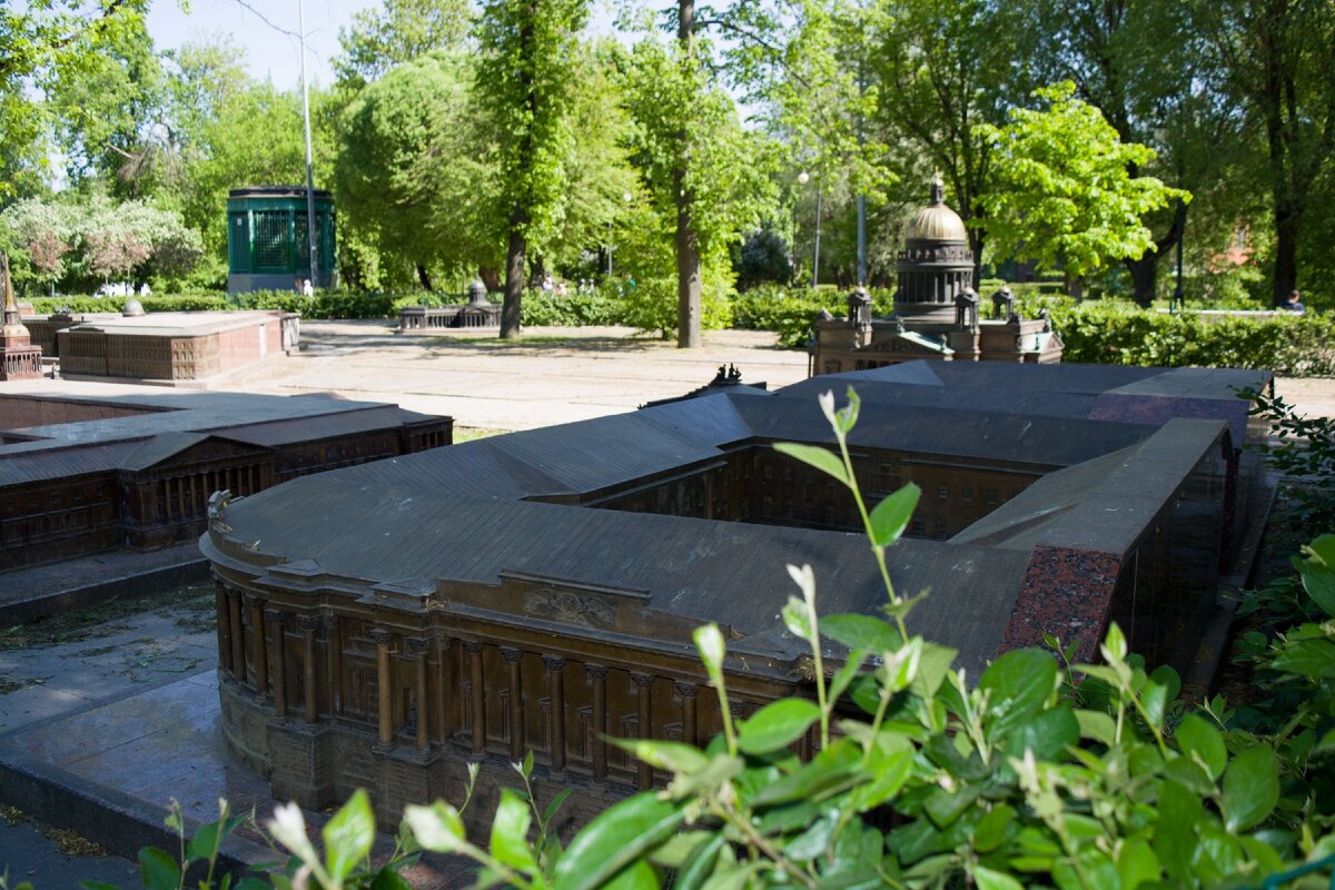 Александровский парк в Санкт-Петербурге - место для прогулок , хотя лучше  посидеть дома во время короновируса | Вокруг мира | Дзен