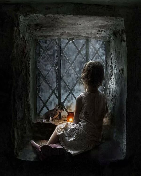 У бабушки в тёмном чулане стоят банки с вареньем трех. У бабушки в темном чулане стоят банки с вареньем трех сортов. Чердак мультяшный. У бабушки в темном чулане стоят. Старая кладовка.