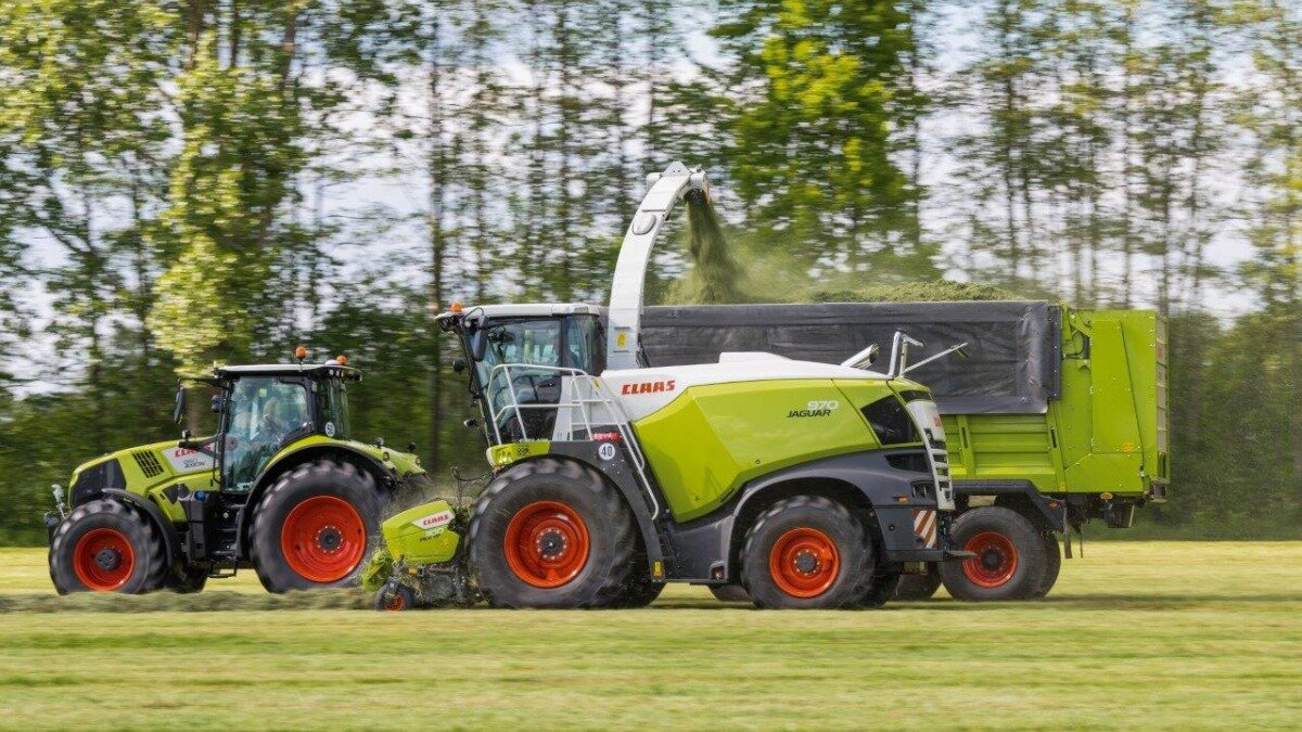 Фото:machineoftheyear.de Claas Jaguar 900 