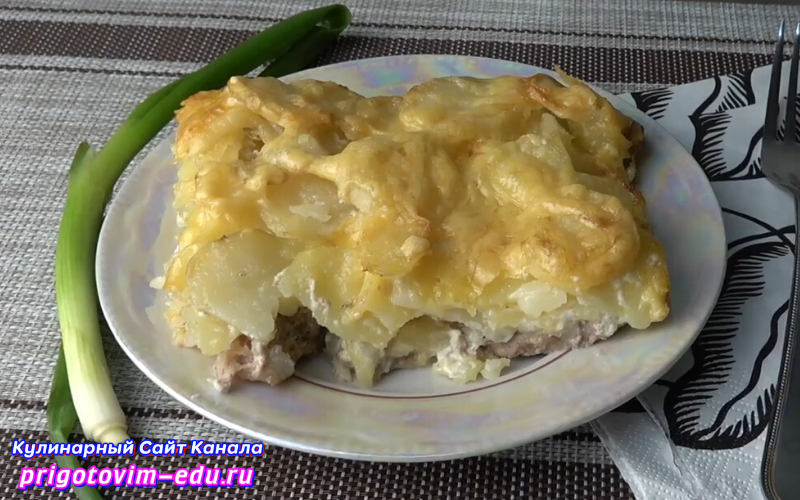 Мясо запеченное с картофелем под сыром в духовке