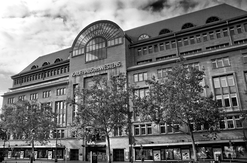 Универмаг кдв в берлине. KADEWE В Берлине. Универмаг KADEWE. Kaufhaus des Westens Берлин. Берлин КДВ.