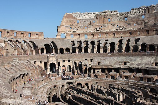 https://cdn.pixabay.com/photo/2015/01/11/20/19/colosseum-596696__340.jpg