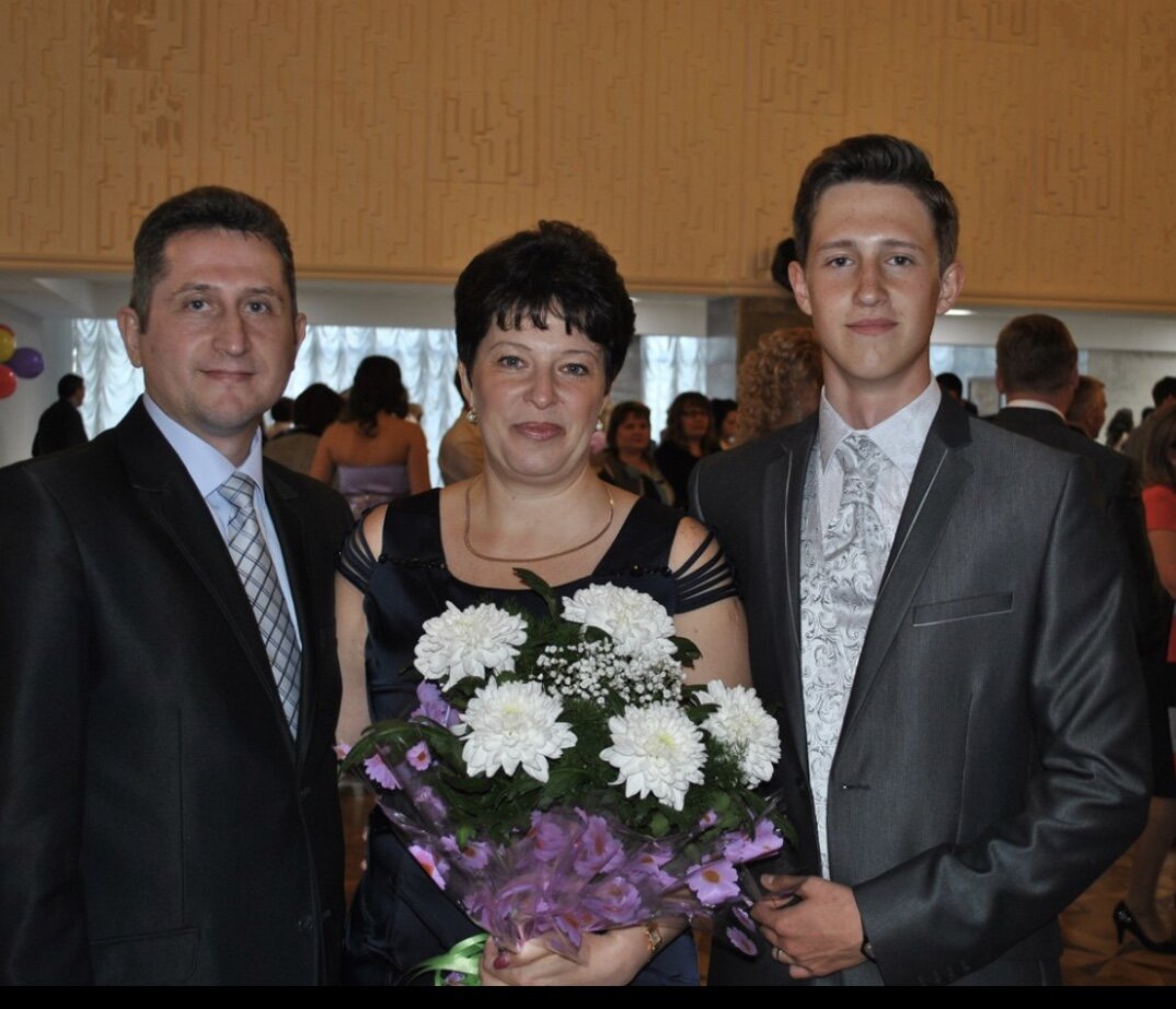 Выпускной. Это юное лицо ещё не подозревало, что его ждёт:)