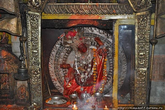 Статуя Ваджрайогини в Патане в храме Махабудда.