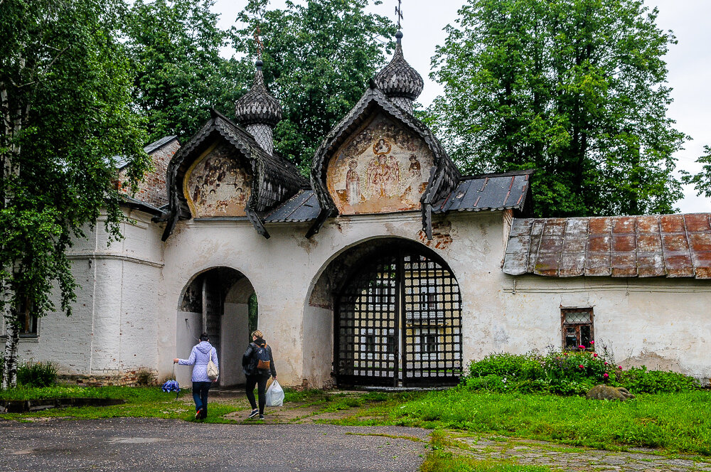 куда съездить из новгорода на выходные. новгородский кремль детинец. новгородский кремль великий новгород. город сатка сонькина лагуна. новгородский детинец великий новгород.