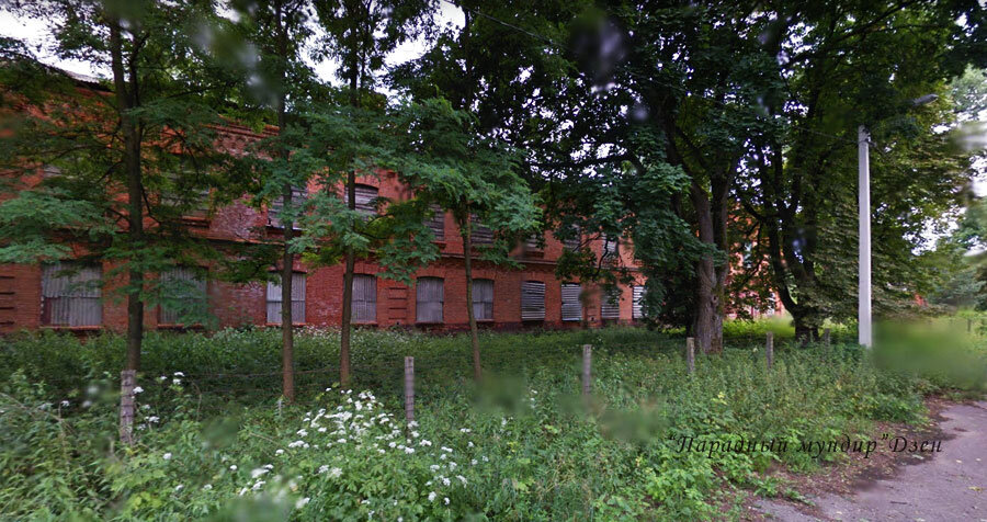 Развалины учебного корпуса. Источник: скриншот Гугл-карт