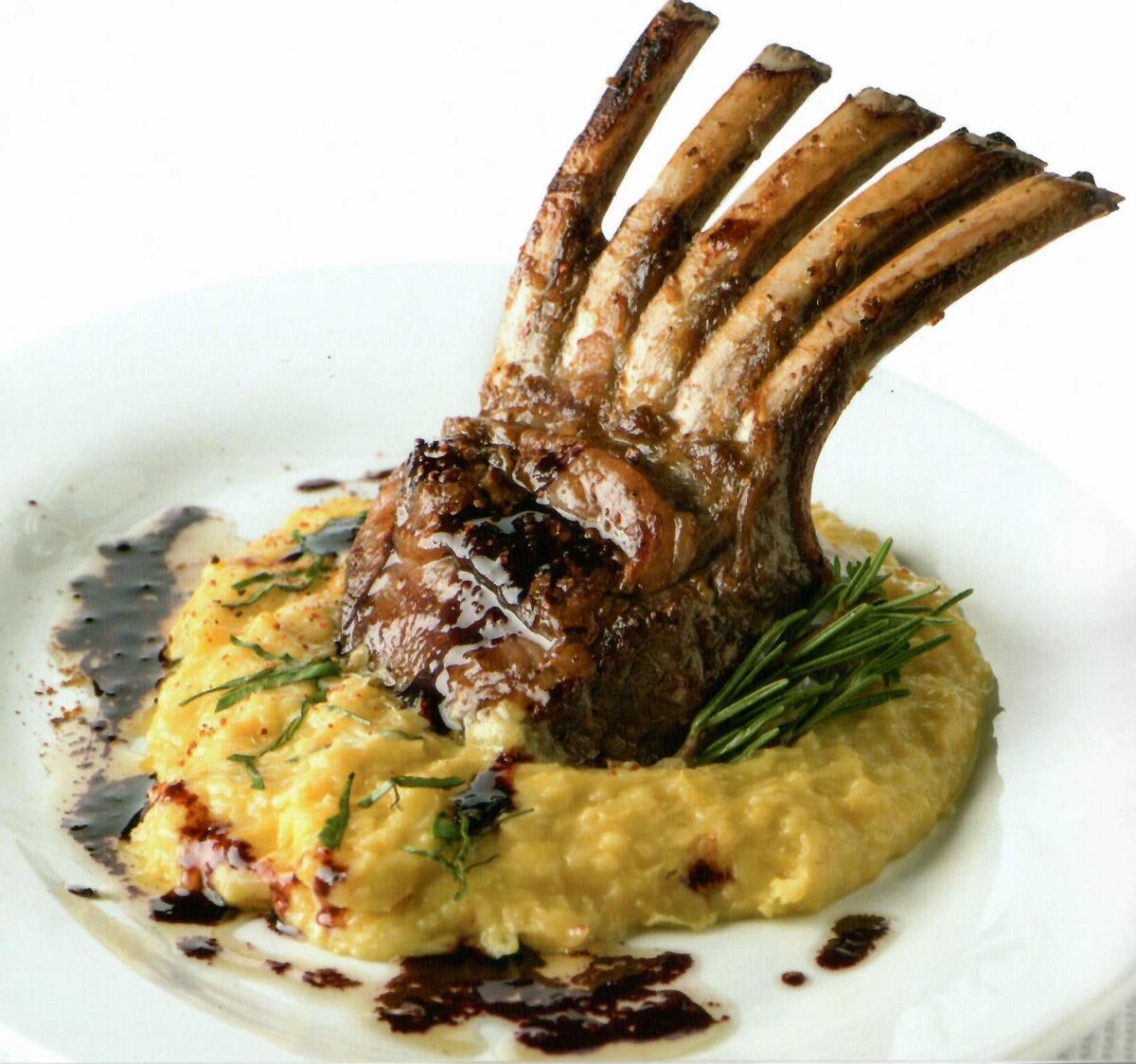 бараньи отбивные с кукурузным пюре.