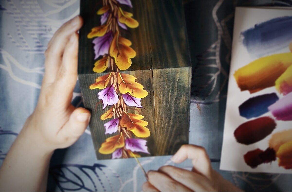 Процесс росписи шкатулки