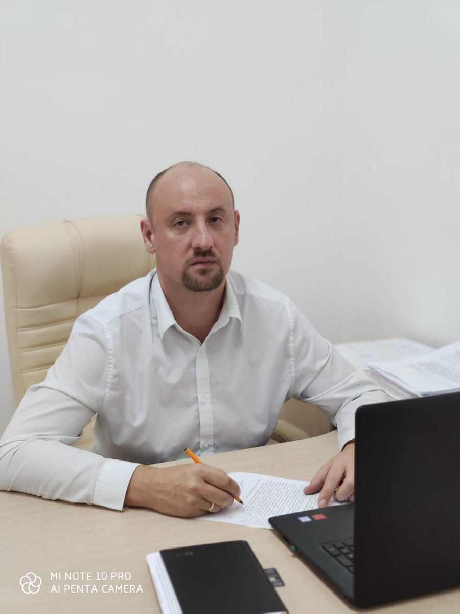 Меня зовут Денис Данилов. Я юрист. Если у вас остались вопросы, пишите в комментариях :)