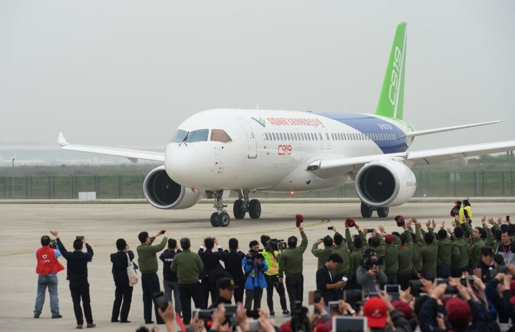 COMAC C919 должен составить конкуренцию Boeing 737 и Airbus A320. Фото: Getty Images
