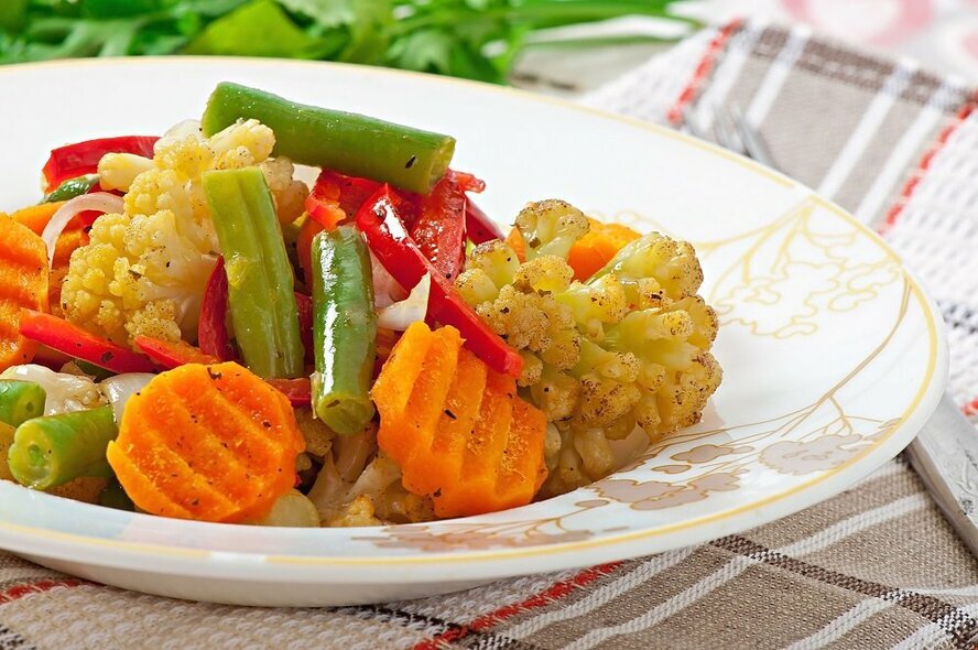 Есть овощи на ночь. Carrots and Beans кафе. Что лучше сырые или тушеные овощи на ночь. Vegetable son Mandu.