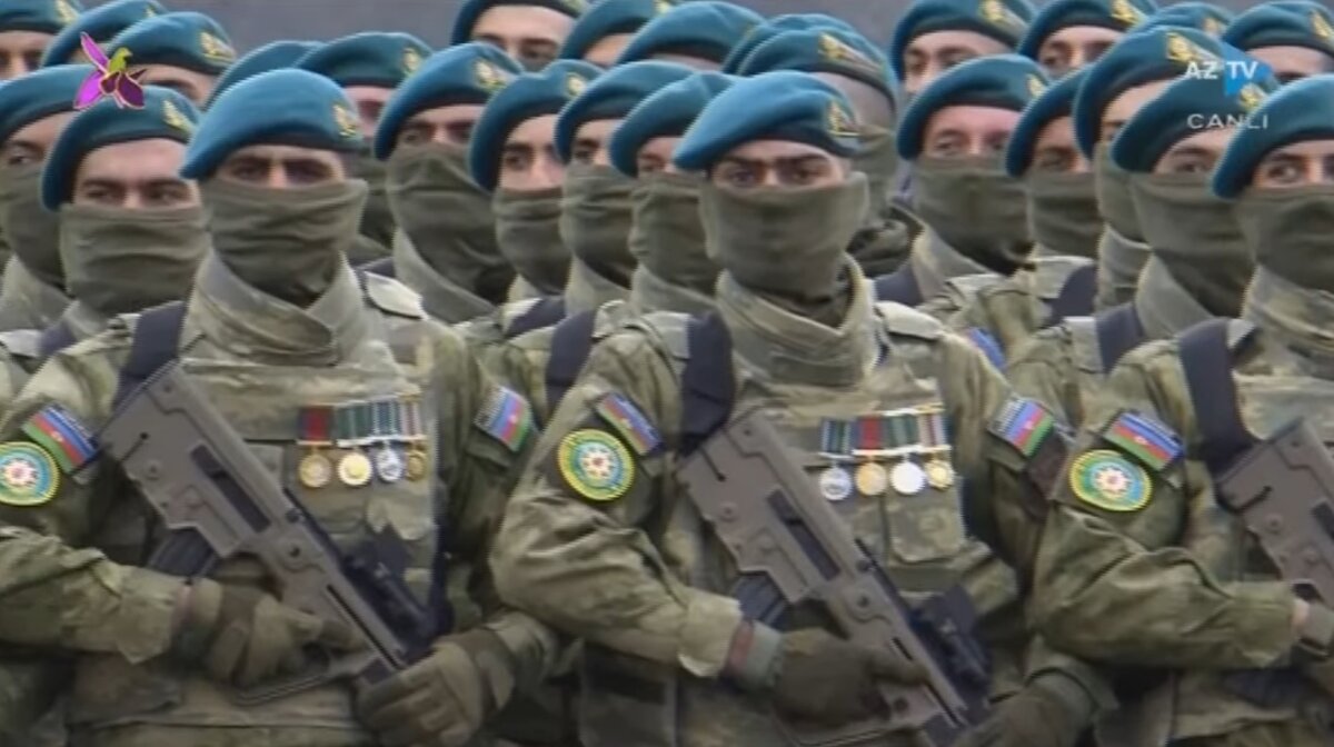 Бойцы азербайджанского спецназа награждённые медалями за победу в войне и боевые заслуги.