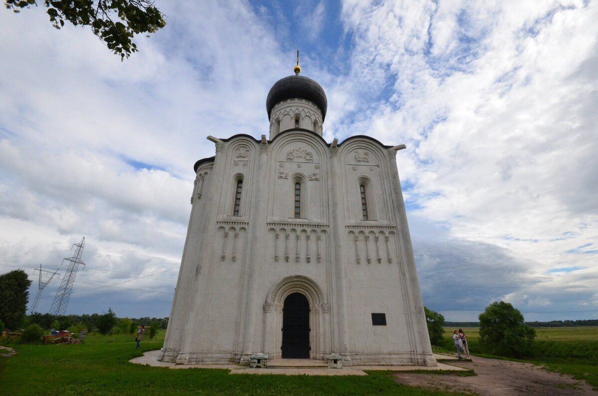 Памятник на нерли