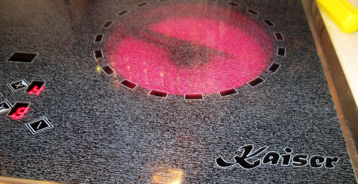 Конфорка варочной панели Kaiser не отключается