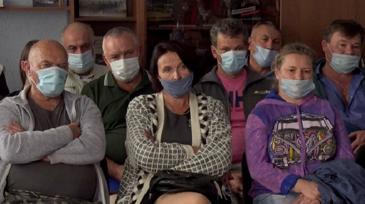 Фото: Первый Севастопольский     Севастопольцы прорвались на обсуждение судьбы Байдарской долины с инвесторами