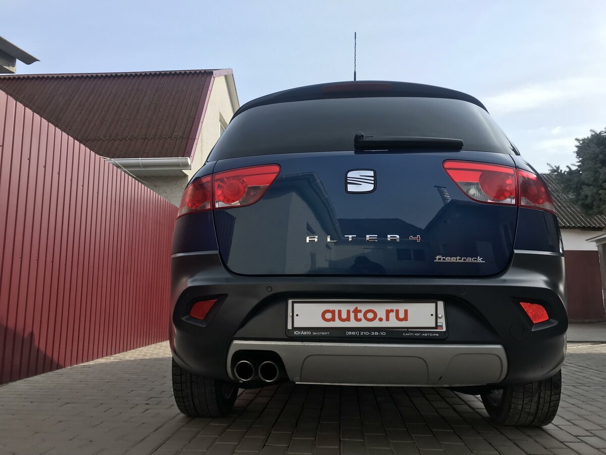 Защитная накладка на заднем бампере смотрится стильно (фото с авто.ру)