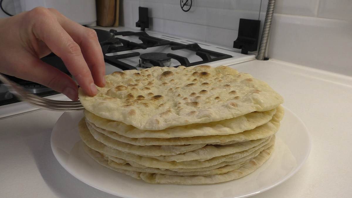 С горчичкой или аджикой, да под борщец