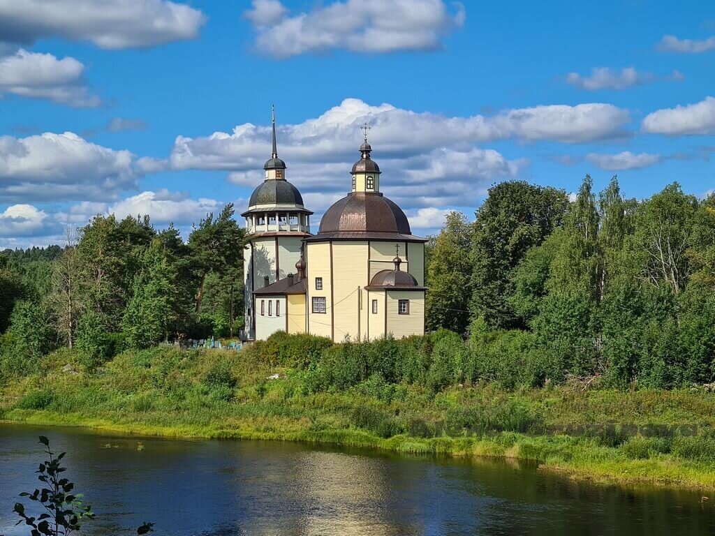 дер. Важины, Воскресенская церковь