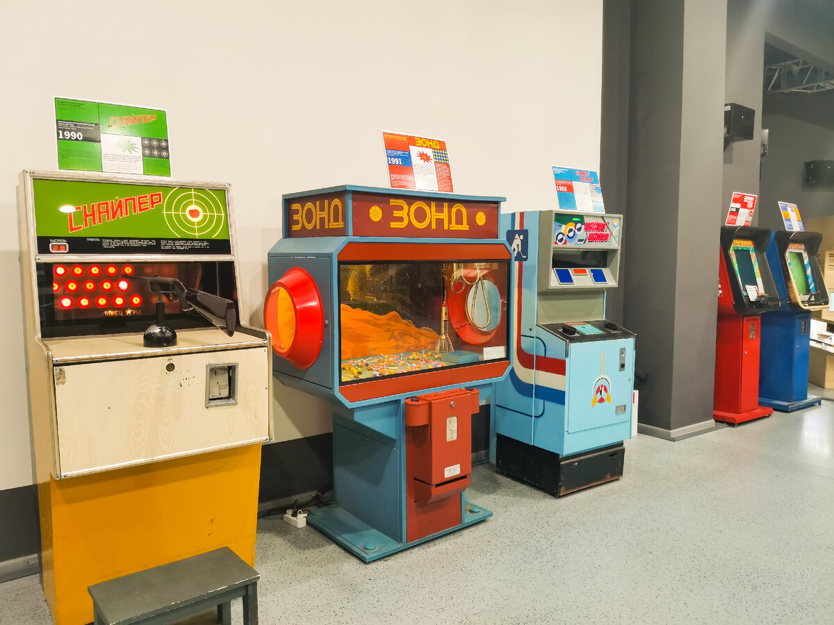          Игровые автоматы в первом зале